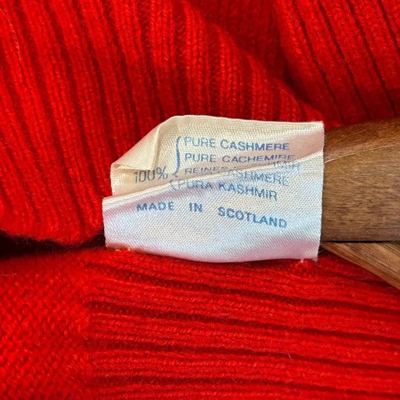 Vintage 1980s McGeorge of Dumfries 100% Cashmere Intarsia Sweater V Neck Size 46